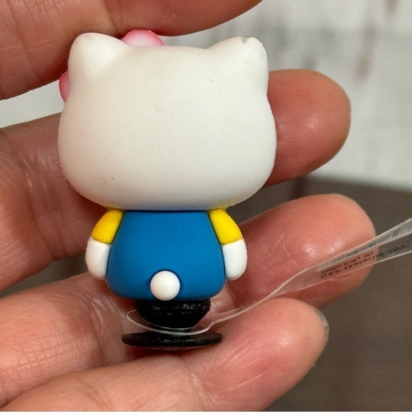 CROCS X HELLO KITTY jibbitz - Picture 3 of 10